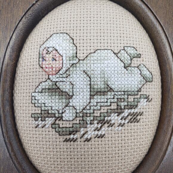 VTG‎ Set OF 2 Unique Shaped Wood Framed Handmade Cross Stitch Snow Babies - Picture 5 of 9
